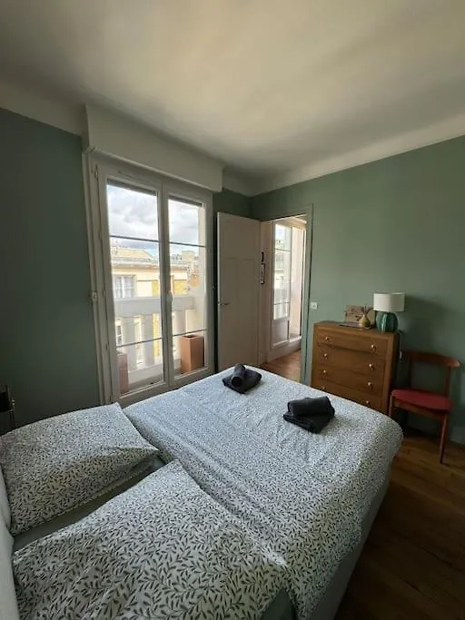 Apartment Parisien Vue Sur Tour Eiffel Paris